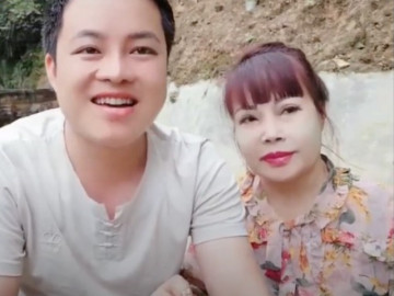 Hình ảnh đời thường ở quê nhà của vợ chồng cô dâu Thu Sao: Chồng trẻ gọi vợ U70 là cô bé, nghịch ngợm như trẻ con