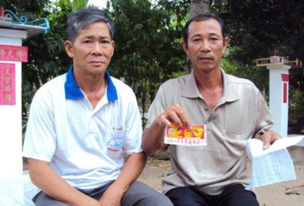 Ông Tùng giữ lại tờ vé số làm kỷ niệm.