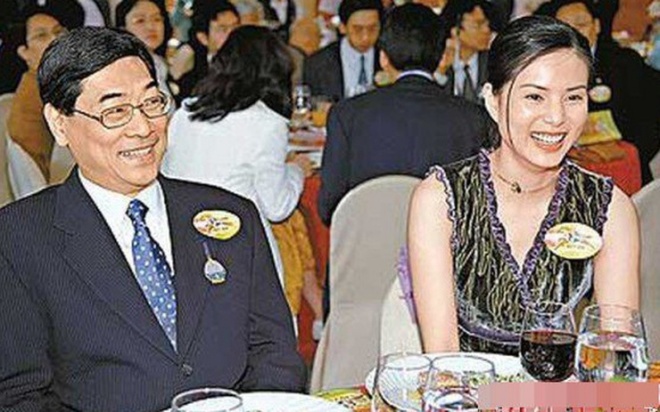 Lý Nhược Đồng bên người tình đáng tuổi bố.