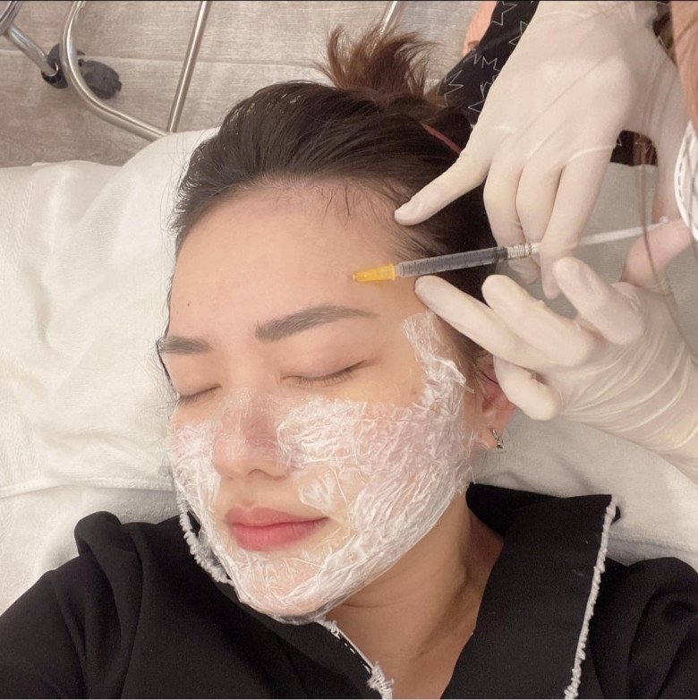 Để cứu cánh làn da, Phan Như Thảo đã đầu tư thực hiện nhiều liệu trình làm đẹp để có được làn da căng bóng. Cô cũng thực hiện nâng cơ căng da để làm giảm lão hóa.