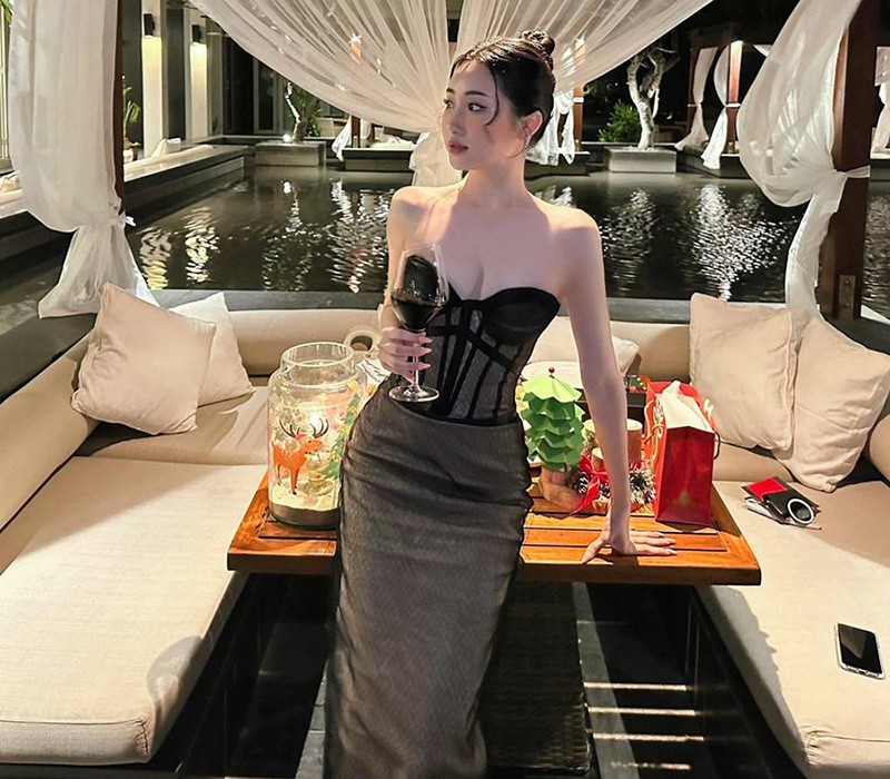 Lối ăn mặc mát mẻ và có phần khá táo bạo so với các thí sinh tại Miss World Vietnam 2023 khiến Nhật Hạ trở thành cái tên hot sau khi ghi danh.

