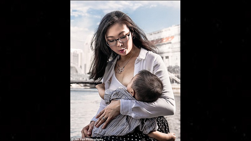 Chứng kiến nhiều chị em phụ nữ bị phân biệt đối xử vì hút sữa ở nơi công sở, nhiếp ảnh gia người Singapore đồng thời cũng là một người mẹ, đã quyết định thực hiện bộ ảnh 'Thế giới diệu kỳ của việc cho con bú'.
