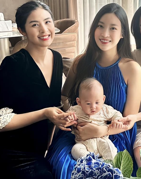 Hoa hậu nghèo nhất Việt Nam Đỗ Mỹ Linh bế một bé trai rất tinh tế, ra dáng mẹ bỉm hào môn - 3
