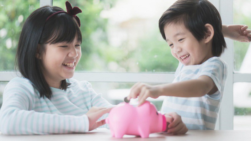 Khi trẻ được 4 hoặc 5 tuổi, bố mẹ Nhật sẽ dạy con cách tiêu tiền và cho con tiền tiêu vặt hàng tuần. 

