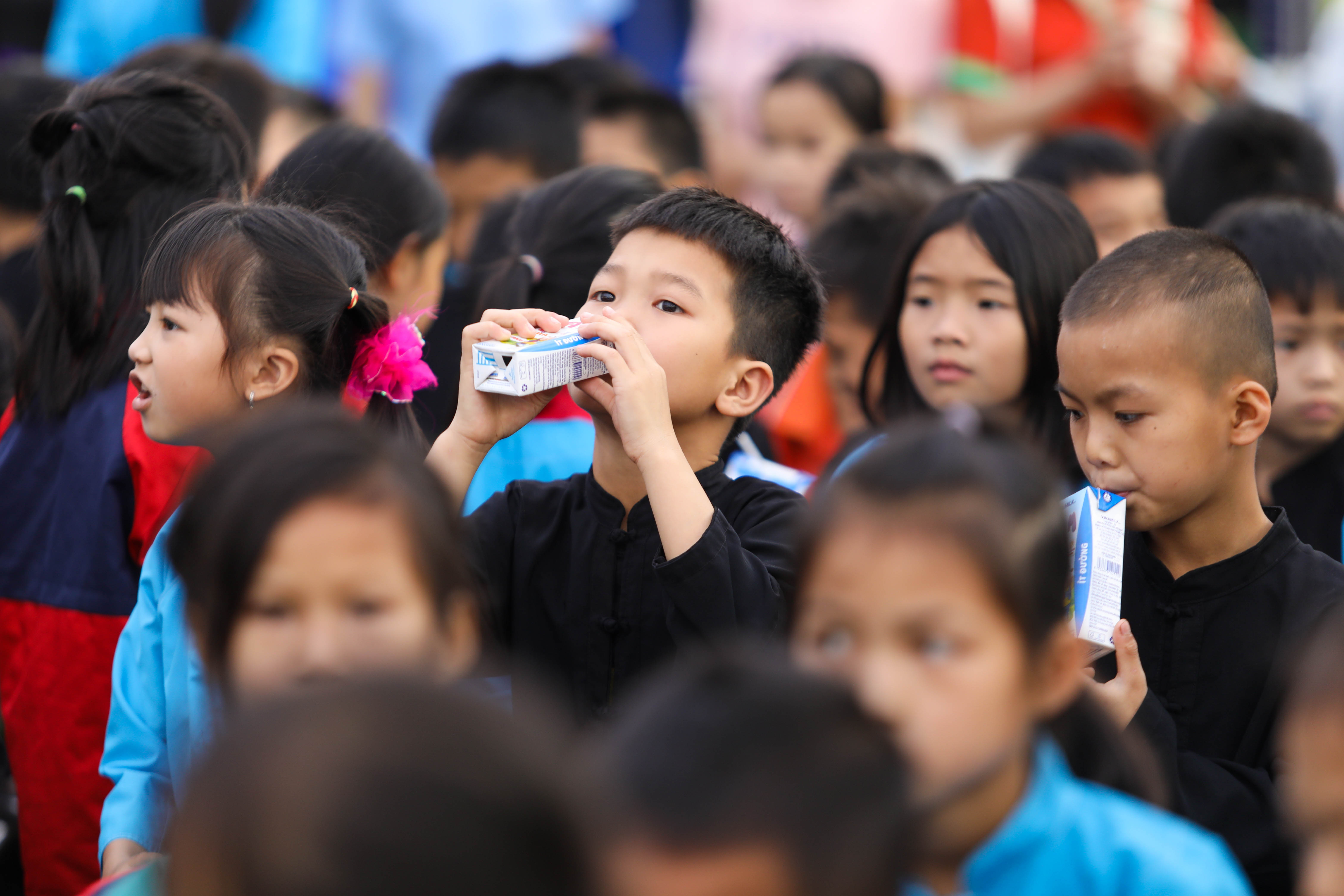 View - Năm 2023, sẽ có 17.000 trẻ em tại 15 tỉnh thành được Vinamilk hỗ trợ uống sữa hoàn toàn miễn phí