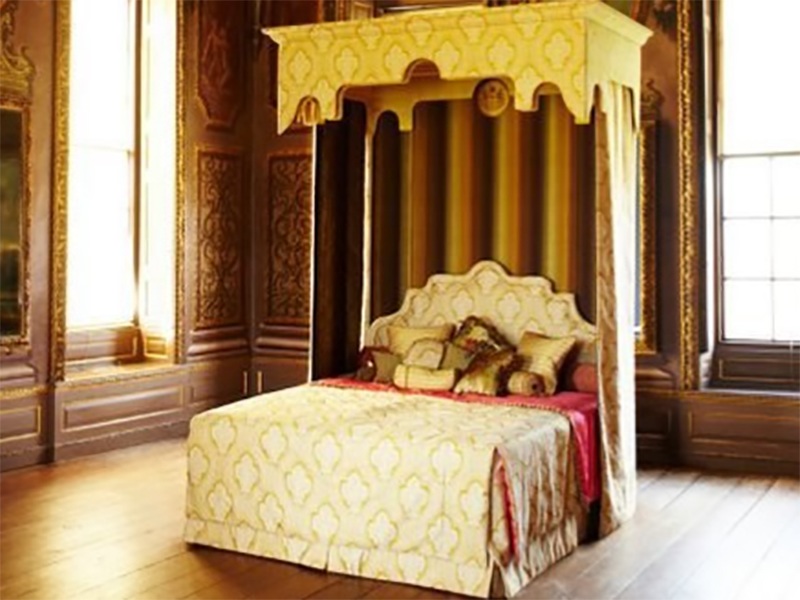Ông đặt mua giường 4 tỷ, tương tự giường của Hoàng gia Anh, cả thế giới chỉ có 60 chiếc.
