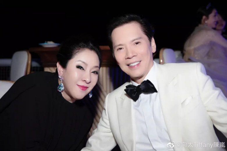 Bà Trần Lam luôn chỉ đường cho con trai và Hướng Hoa Cường luôn nghe theo vợ.