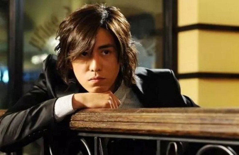 Trần Sở Hà nhìn tưởng là ngôi sao bình thường thực ra thân thế không tầm thường.