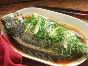Bếp Eva - Loại cá có giá bình dân lại ít xương nhiều thịt bổ dưỡng, đem hấp ăn rất hợp ngày hè