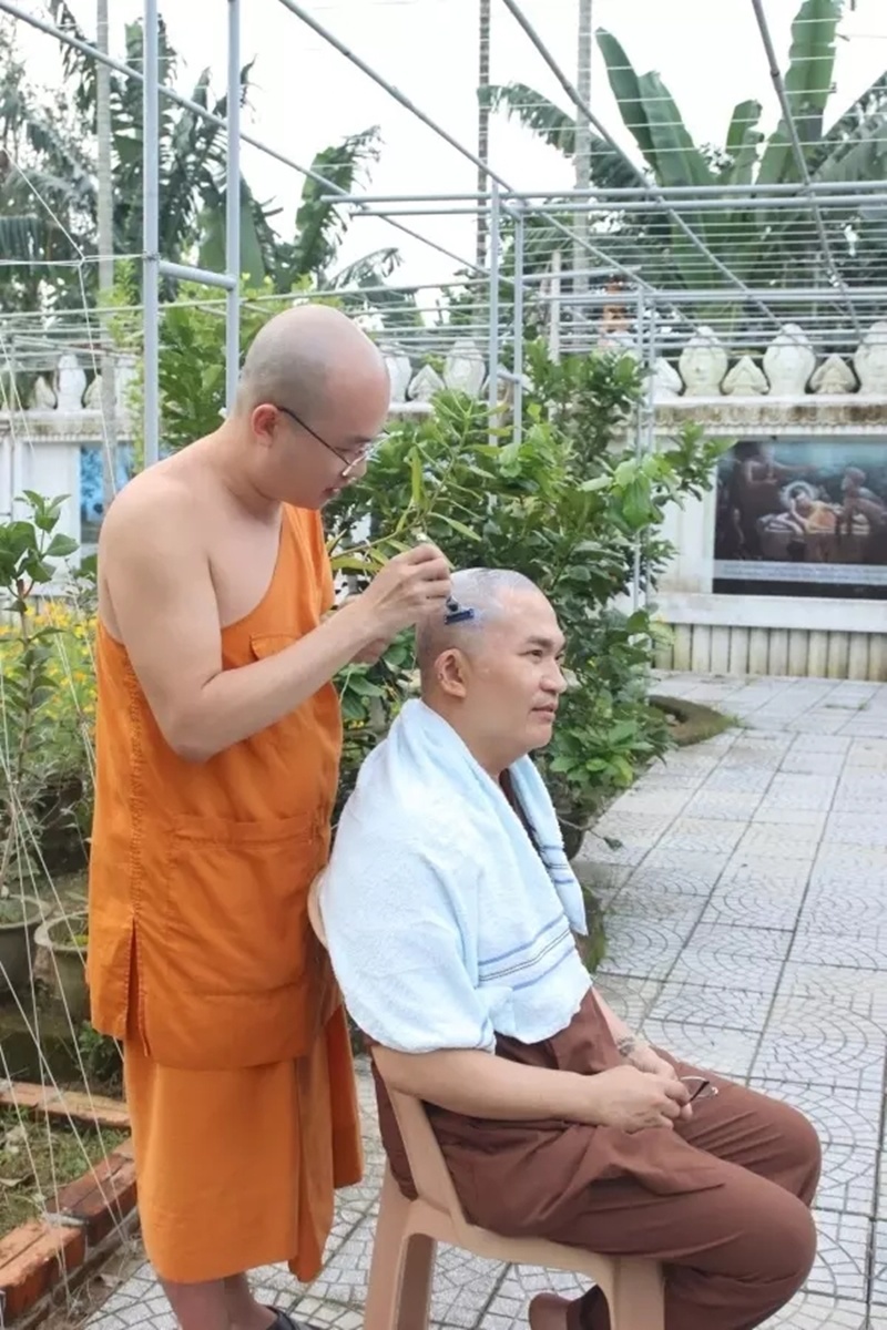 Cách đây không lâu, Đại Nghĩa được dư luận quan tâm khi cạo đầu xuất gia gieo duyên tại chùa Huyền Không (TP.Huế).
