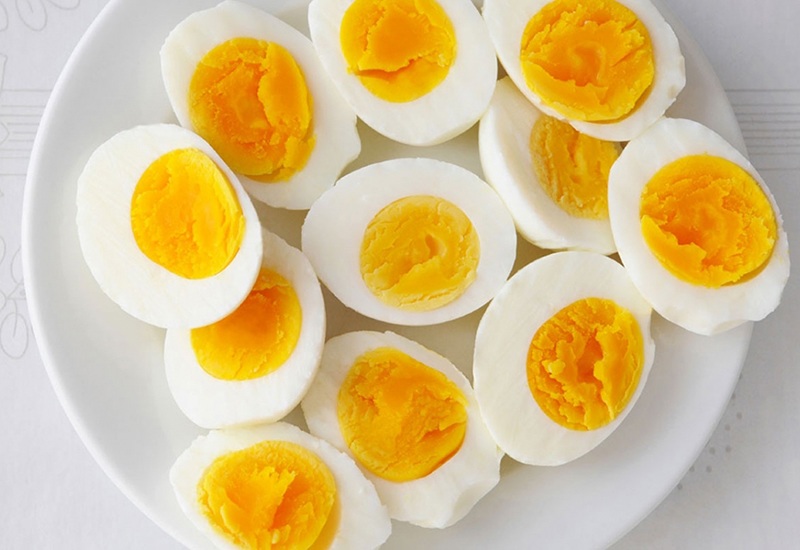Trứng có thể đem chiên, ốp, xào, rán, nấu canh, nấu súp, luộc… mỗi món ăn từ trứng đều có hương vị hấp dẫn riêng.
