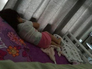 Làm mẹ - Con 6 tuổi ngủ một mình nhưng luôn miệng kêu "có rất nhiều người", mẹ xem camera thì òa khóc