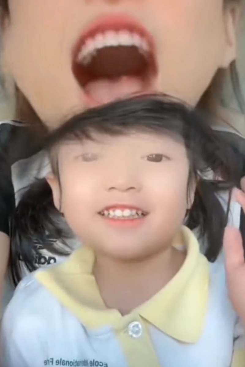 Cuối năm 2022, trong video chơi đùa cùng con gái qua hiệu ứng trên điện thoại, Nhã Phương lại để lộ chính diện gương mặt của bé Destiny. Trong khoảnh khắc này, cô bé gây ấn tượng với hàm răng trắng đều, thẳng tắp.
