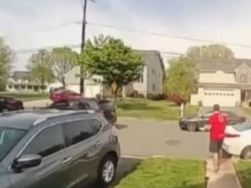 Clip: Nhân viên pizza dùng chiêu độc hạ gục tội phạm giúp cảnh sát