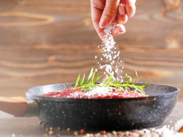 Vì sao ăn mặn lại khiến cơ thể bạn thiếu canxi?