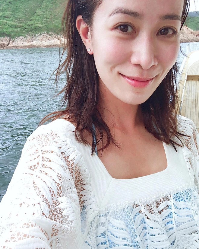 Cô khiến nhiều người ghen tị vì bảo dưỡng nhan sắc tốt.