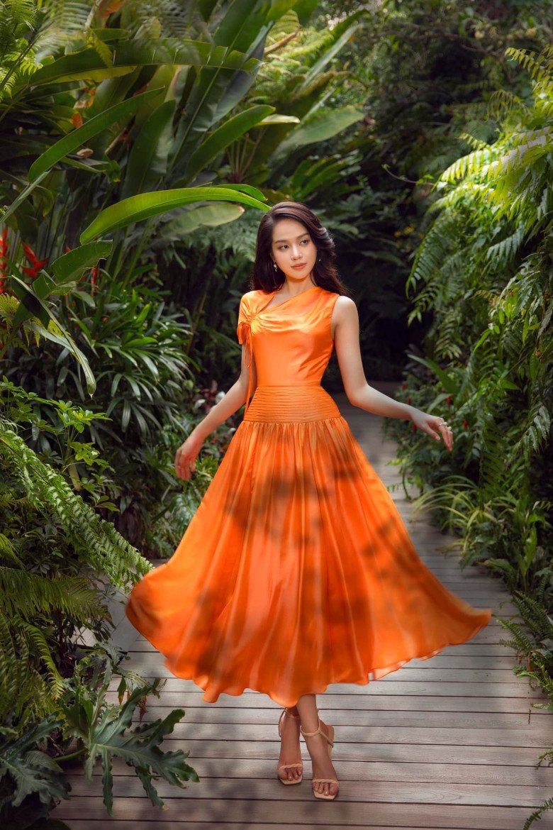 Hoa hậu Việt Nam 20 tuổi ngày càng táo bạo, khoe amp;#34;vòng 1 nhân tạoamp;#34; với nội y không chút phô phang - 8