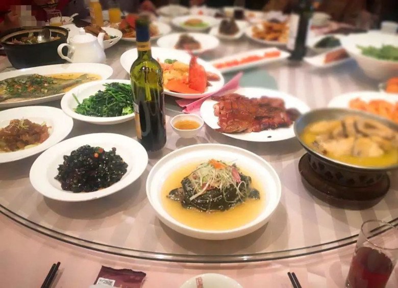Gia đình cô gái đặt bàn tại một nhà hàng nổi tiếng để bàn chuyện cưới xin với bên thông gia tương lai. (Ảnh minh họa)