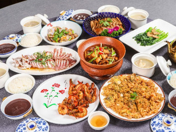 Hai gia đình gặp mặt bàn chuyện cưới xin, mẹ người yêu tôi vừa thấy đĩa tôm trên bàn liền bỏ về nói "không cho cưới"