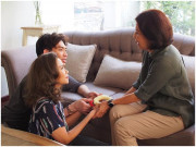 Bà bầu - Về quê nghỉ lễ 30/4, con dâu vừa bước vào nhà đã sa sầm mặt vì thấy mẹ chồng bê đĩa thịt gà luộc giấu đi