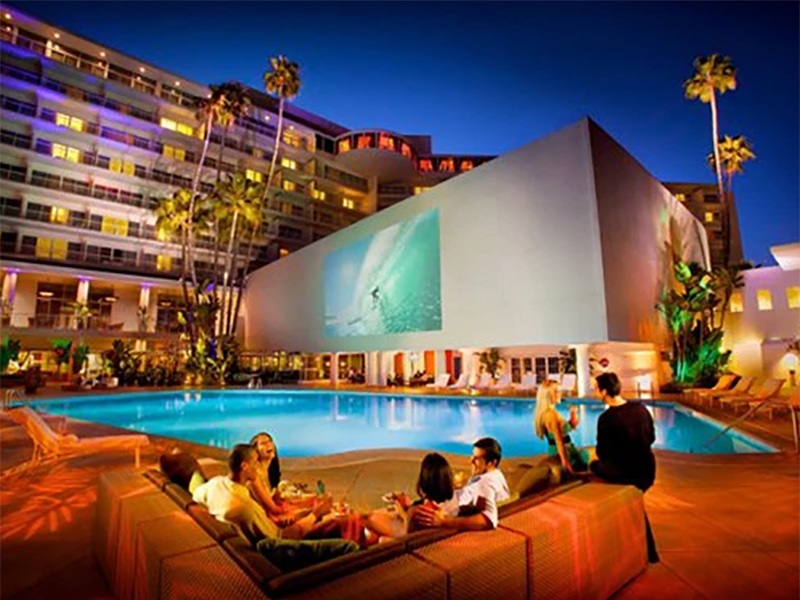 Năm 2007, Chính Chu đã là chủ sở hữu 1 trong 10 chuỗi khách sạn xa hoa nhất thế giới - Hilton - với những khu nghỉ dưỡng trong mơ: Beverly Hilton, Hilton Athens, Hilton San Francisco, Hilton New York...
