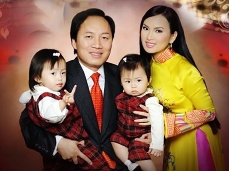 Ông kết hôn với ca sỹ Hà Phương – chị gái của ca sỹ Minh Tuyết và Khánh Ly, hiện có 2 cô con gái. Với tài sản và quyền lực của mình ở giới đầu tư Mỹ cũng như tại phố Wall, có thể xem ông Chính Chu là một trong những người Việt giàu nhất trên đất Mỹ
