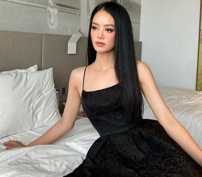 Trước khi tham gia cuộc thi Miss World Vietnam 2023, mỹ nhân Bắc Giang từng là Hoa khôi áo dài cuộc thi "King and Queen".
