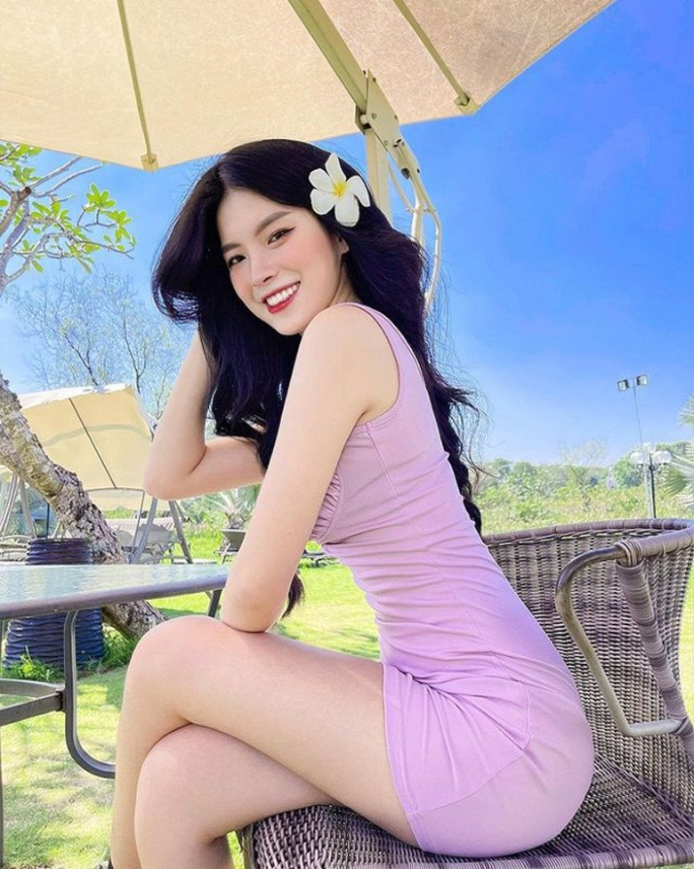 Hot girl Việt được báo Trung Quốc khen ngợi, mặc váy tàng hình gây nhức mắt người nhìn - 3