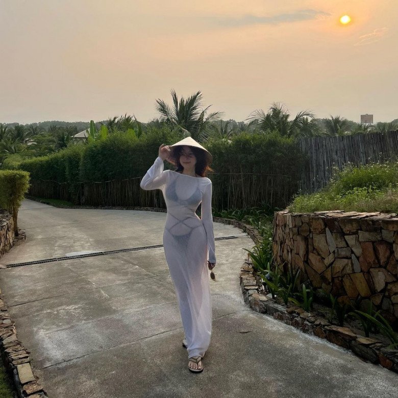 Hot girl Việt được báo Trung Quốc khen ngợi, mặc váy tàng hình gây nhức mắt người nhìn - 7