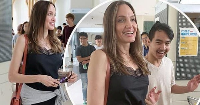 Angelina từng đích thân tới Hàn nhập học và thăm nom ký túc xá của con.