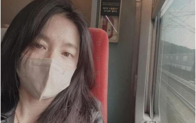 "Quốc bảo nhan sắc" xứ Hàn thường xuyên đăng ảnh mặt mộc khiến không ít người trầm trồ.
