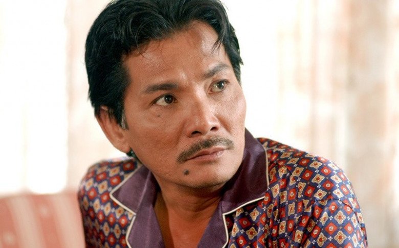 Là ngôi sao với nhiều vai diễn đình đám, nhưng Thương Tín từng phải bù lỗ 1 cây vàng trong khi cát-xê đóng phim chỉ là 1 chỉ vàng.