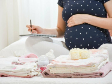 Ngó túi đồ mang đi đẻ của mẹ bầu sinh mổ, đầy đủ không lo cái thừa cái thiếu