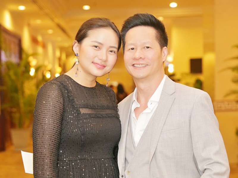 Năm 2015, ông gặp siêu mẫu Phan Như Thảo, SN1988, quê Cà Mau, kém đại gia Đức An 27 tuổi. Thời điểm đó, Phan Như Thảo cũng đang là một chân dài đình đám của Showbiz Việt.
