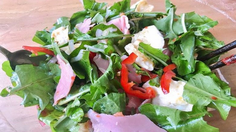 Salad bồ công anh vừa ngon vừa bổ dưỡng. (Ảnh minh họa). 