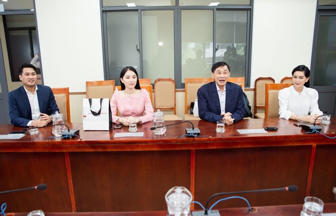 Sao Việt 24h: amp;#34;Nàng dâu nghìn tỷamp;#34; Linh Rin đọ sắc với mẹ chồng hào môn, hủy đám cưới ở Việt Nam - 3