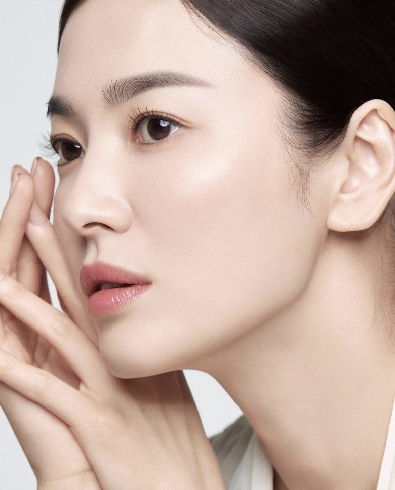 Song Hye Kyo quá trẻ ở tuổi U50, lên truyền hình không cần phần mềm xoá nếp nhăn, da vẫn căng bóng - 10