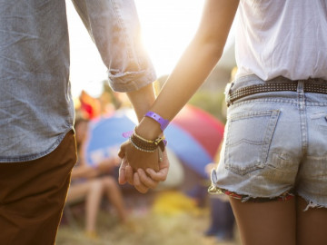 Mẹ dạy nắm tay sẽ có bầu và cấm làm điều này với vùng kín, người phụ nữ 44 tuổi vẫn ế nhưng vào...