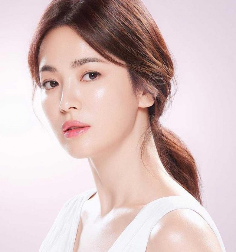 Tông màu son này đã đi cùng quý cô nhiều năm nay và chưa bao giờ có dấu hiệu ngừng hot.