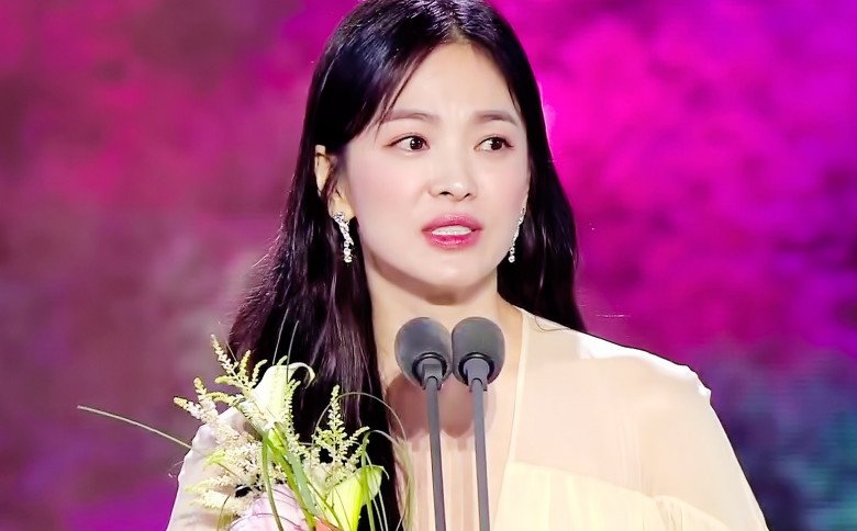 Ai nấy đều trầm trồ trước nhan sắc nghiêng nước nghiêng thành, trẻ trung và xinh đẹp vượt thời gian của người đẹp xứ Kim Chi.