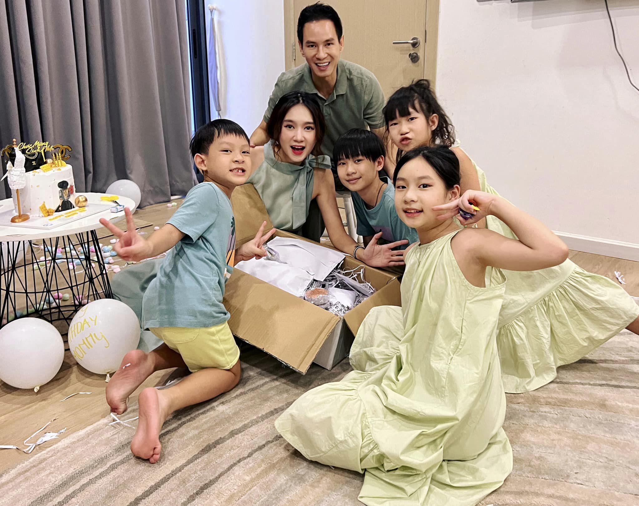 Minh Hà nổi tiếng là người vợ vun vén gia đình, là hậu phương cho chồng.