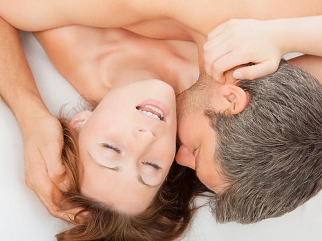 Uống viên ngừa thai, nàng lại hứng thú với sex như trước khi sinh con.