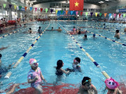 Clip Eva - Cảnh báo nguy cơ lây nhiễm bệnh tại các bể bơi công cộng trong mùa hè