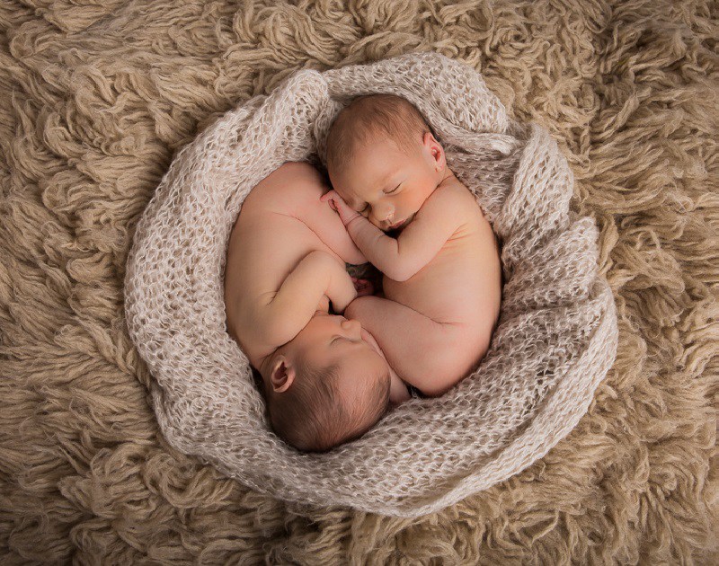13. Sinh đôi không có nghĩa là hai đứa trẻ được sinh ra cùng múi giờ hay cùng ngày. Trường hợp đặc biệt được ghi nhận đó là ca sinh đôi khi 2 đứa trẻ được sinh cách nhau 85 ngày.
