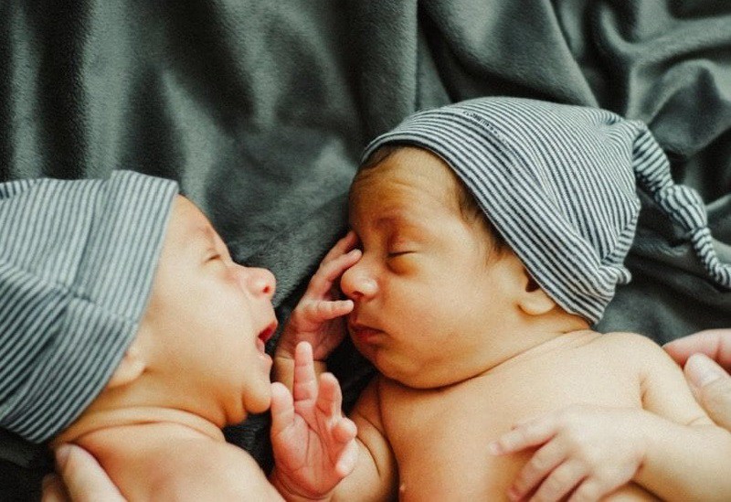 8. Mẹ của những cặp song sinh thường sống thọ hơn các mẹ sinh con đơn. Trong một nghiên cứu về những trường hợp sinh đôi tự nhiên từ năm 1800 đến 1970, các nhà khoa học đã đưa ra tổng kết này.
