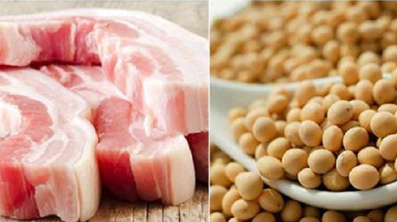 Đậu tương là một trong những thực phẩm giàu dinh dưỡng với 60-80% là phốt pho nên khi nấu chung với thịt lợn, hàm lượng phốt pho trong đậu tương có khả năng làm giảm giá trị dinh dưỡng của thịt lợn, đặc biệt là khi thịt càng nạc.
