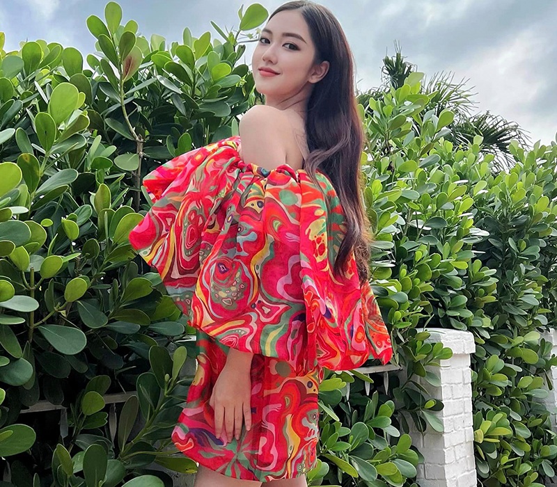 Dù vậy, mọi outfit của Thoại Nghi không hề sa đà vào style quyến rũ hay táo bạo mà đầy kín đáo và sành điệu.
