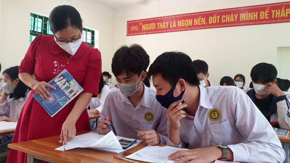 Từ ngày 4/5 đến 17 giờ ngày 13/5, thí sinh đang học lớp 12 năm học 2022 - 2023 trên cả nước chính thức đăng ký dự thi tốt nghiệp THPT theo hình thức trực tuyến trên hệ thống quản lý thi của Bộ GDamp;ĐT.