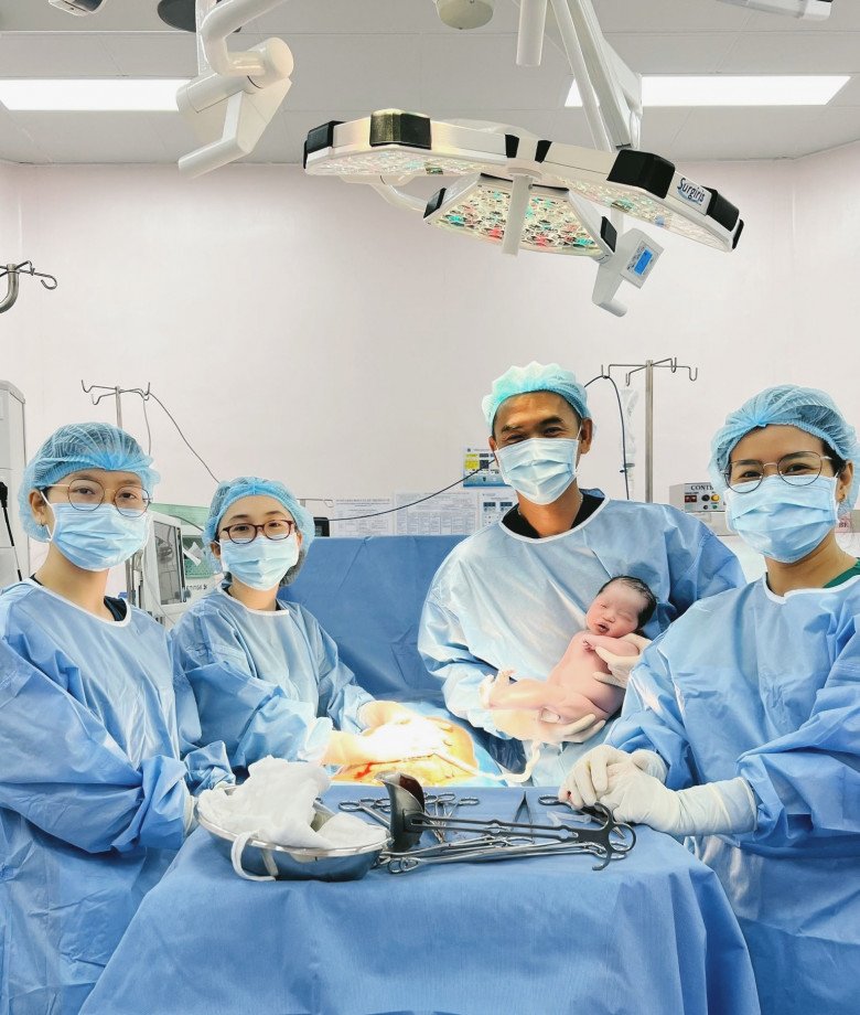 Nhờ phương pháp thụ tinh ống nghiệm mà nhiều vợ chồng hiếm muộn đã được trải nghiệm hạnh phúc làm bố mẹ. (Ảnh: BSCC)