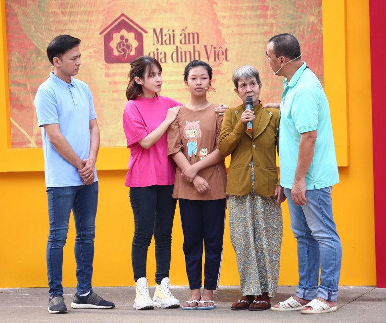 Xúc động trước cảnh đời của bé gái trong chương trình, Văn Anh tiết lộ: Lần đầu tiên tôi được gặp và biết đến sự hiện diện của mẹ ở trên đời là năm 8 tuổi.